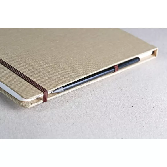 Clairefontaine Goldline rajztömb, utazáshoz, enyhén szemcsés, natúr fehér rajzpapír, vászon borító, gumipánt 180 g/m2 32 ív 15x15 cm