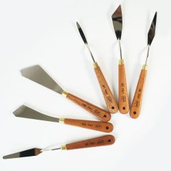   Painting knife with wooden handle - traditional - in different forms!